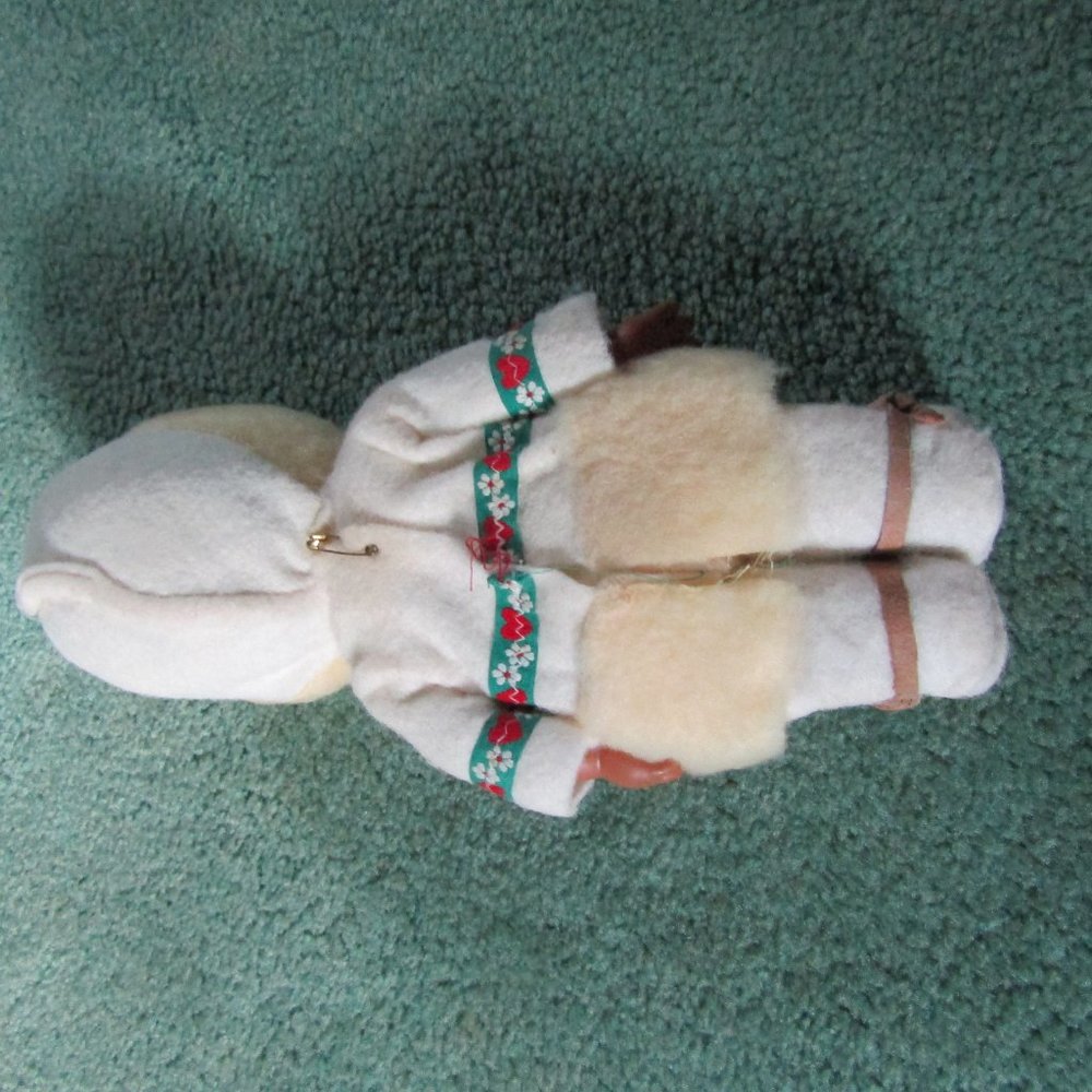 Vintage Inuit Doll - Picture 2 of 7